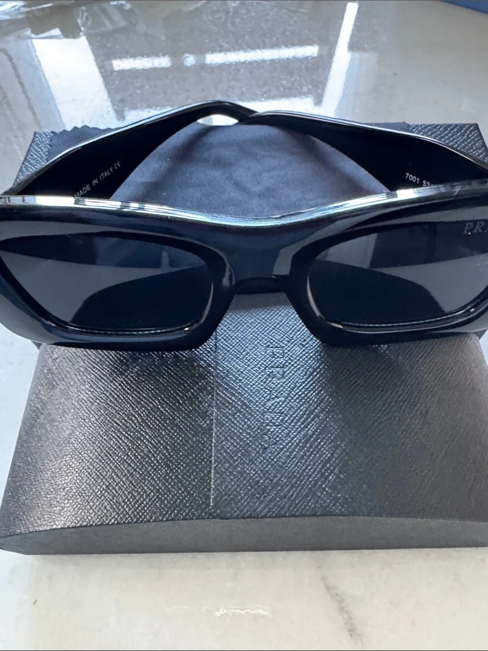 Classy Black Rectangular Cat-Eye Sunglasses